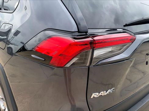 Used 2023 Toyota RAV4 LE AWD/4WD image 28