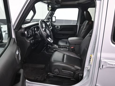 Used 2022 Jeep Wrangler Unlimited Sahara AWD/4WD image 9