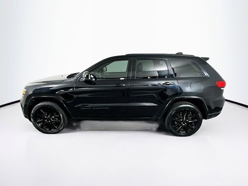 Used 2017 Jeep Grand Cherokee Altitude AWD/4WD image 4