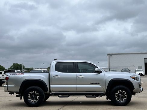 Used 2022 Toyota Tacoma TRD Off-Road AWD/4WD image 3
