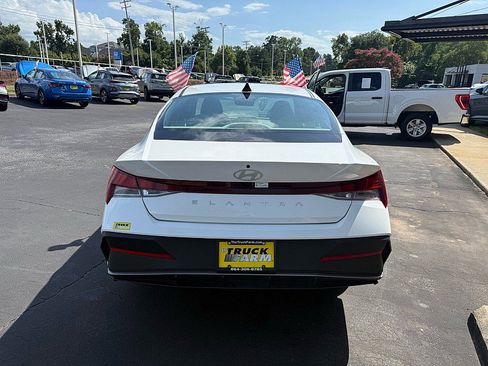 Used 2024 Hyundai Elantra SEL FWD image 4