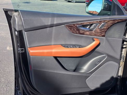 Used 2023 Audi Q8 Premium w/ Convenience Package image 19