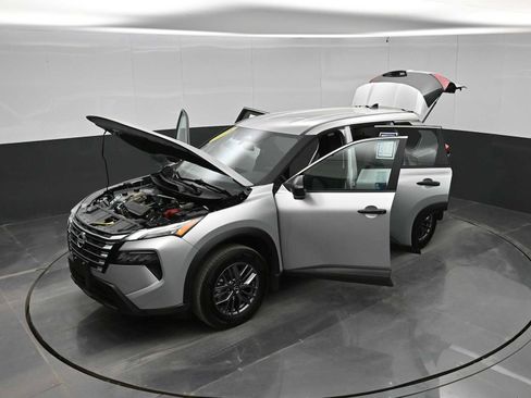 Used 2025 Nissan Rogue S AWD/4WD image 41