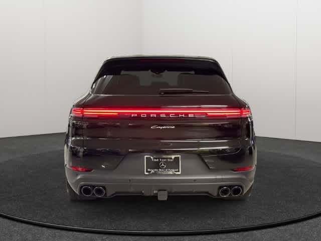 Used 2024 Porsche Cayenne AWD/4WD image 3