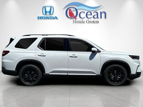 Used 2025 Honda Pilot Touring image 6