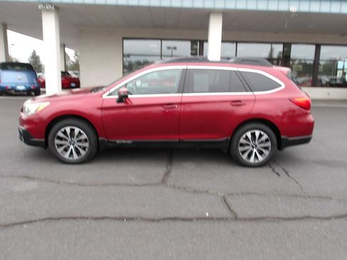 Used 2016 Subaru Outback 2.5i Limited AWD/4WD image 2