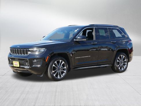 Used 2023 Jeep Grand Cherokee Overland w/ Luxury Tech Group IV AWD/4WD image 3