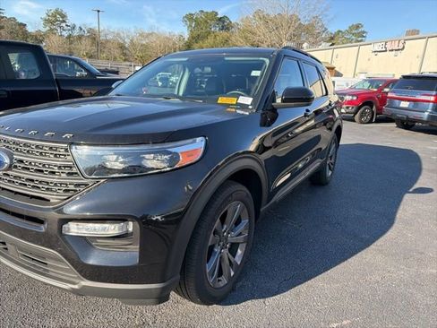 Used 2023 Ford Explorer XLT w/ Equipment Group 202A image 14
