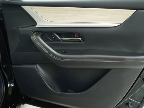 Certified 2025 MAZDA CX-70 Plug-In Hybrid w/ Premium Pkg image 10