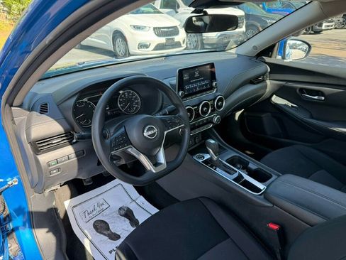 Used 2025 Nissan Sentra SV FWD image 3