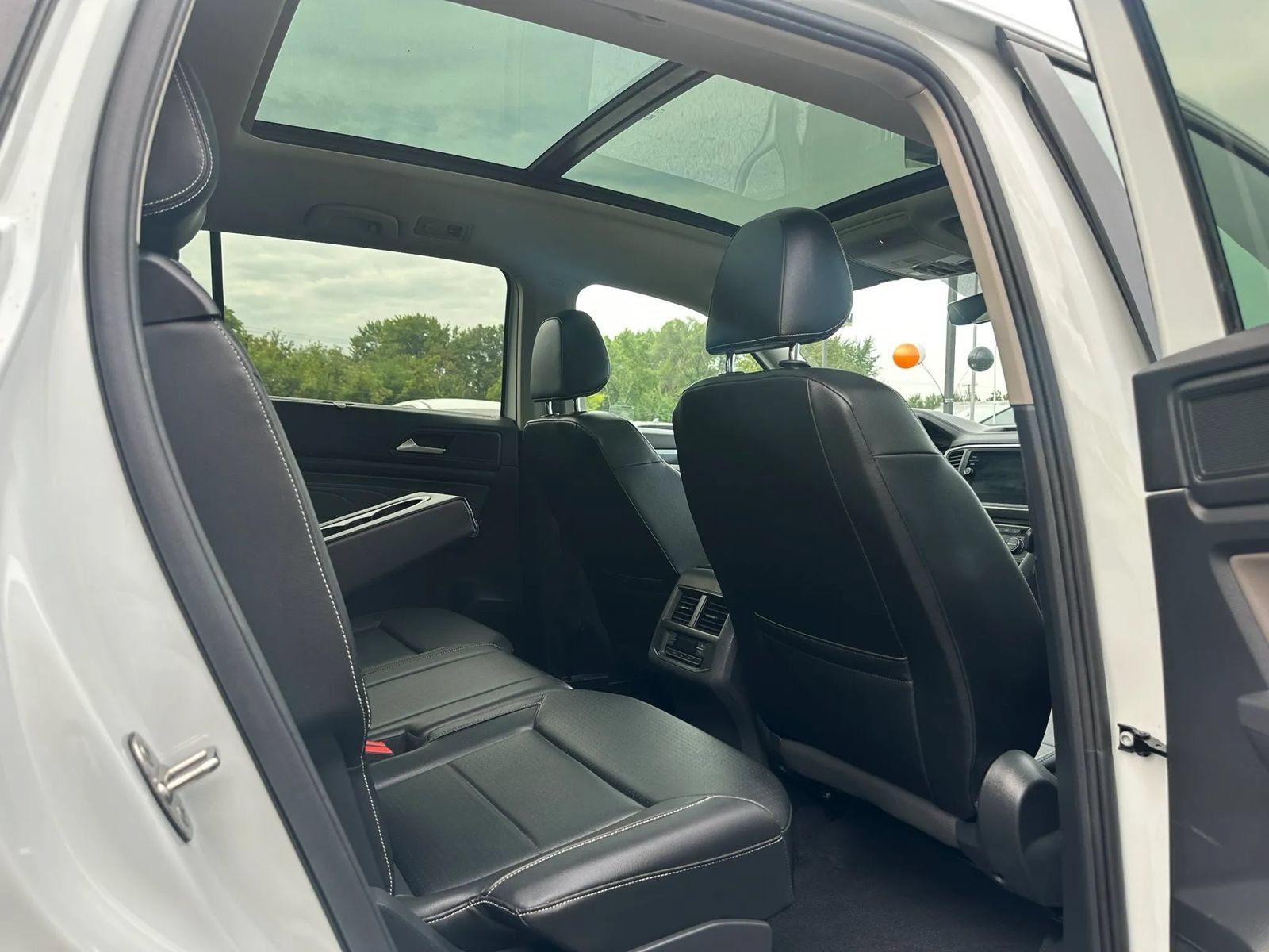 Used 2021 Volkswagen Atlas SE w/ Panoramic Sunroof Package FWD image 16