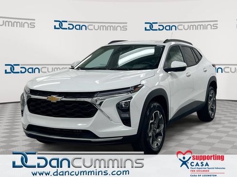 Used 2025 Chevrolet Trax LT w/ LT Convenience Package FWD image 1