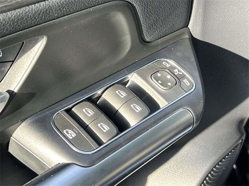 Used 2025 Mercedes-Benz GLA 250 4MATIC image 15
