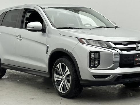 Used 2021 Mitsubishi Outlander Sport SE image 3