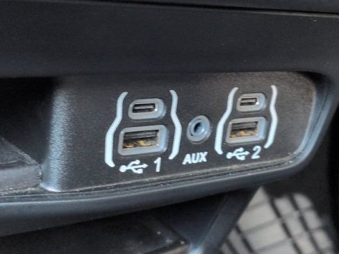 Used 2025 Chrysler Pacifica Select FWD image 20