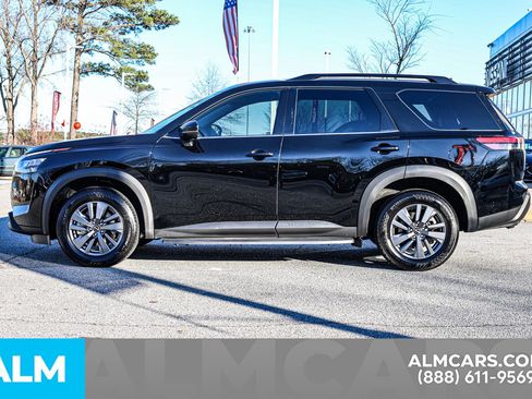 Used 2025 Nissan Pathfinder SV image 9