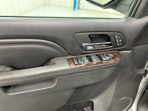 Used 2013 GMC Yukon XL Denali image 22