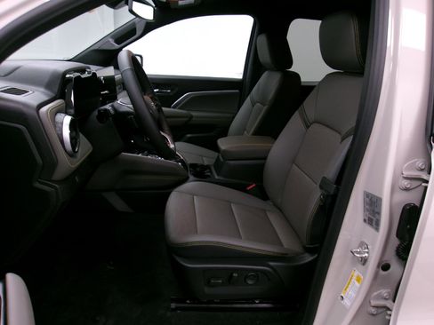 New 2026 Chevrolet Colorado ZR2 w/ Technology Package AWD/4WD image 10