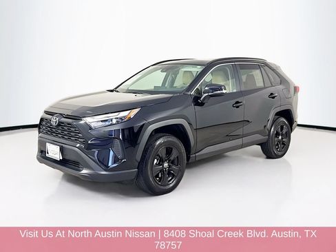 Used 2025 Toyota RAV4 XLE AWD/4WD image 3