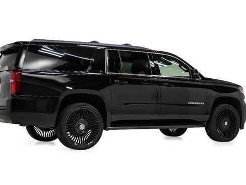 Used 2018 Chevrolet Suburban LT w/ LT Midnight Edition RWD image 3