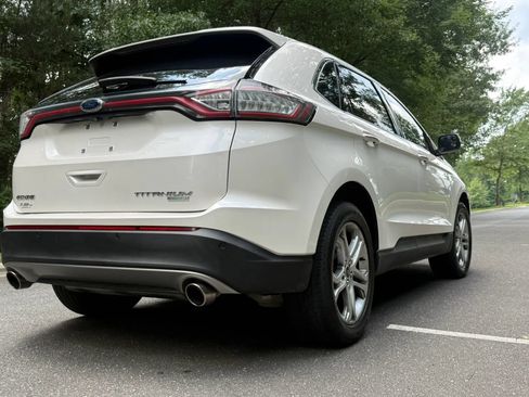 Used 2016 Ford Edge Titanium FWD image 5