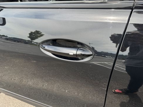 Used 2023 Chevrolet Bolt EUV LT image 14