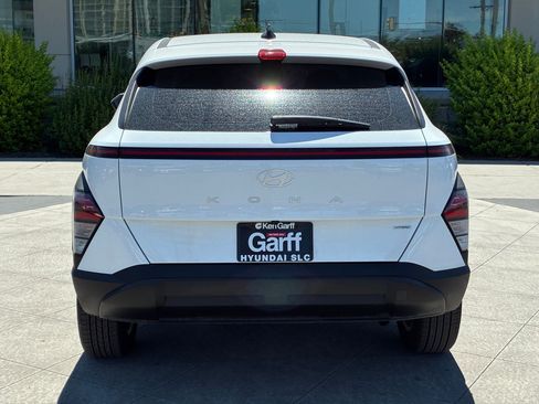 Certified 2025 Hyundai Kona SE AWD/4WD image 5