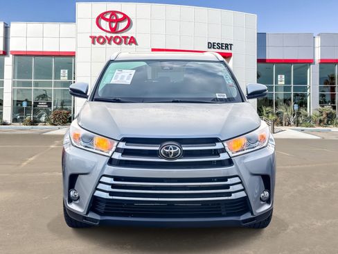Used 2019 Toyota Highlander XLE image 2