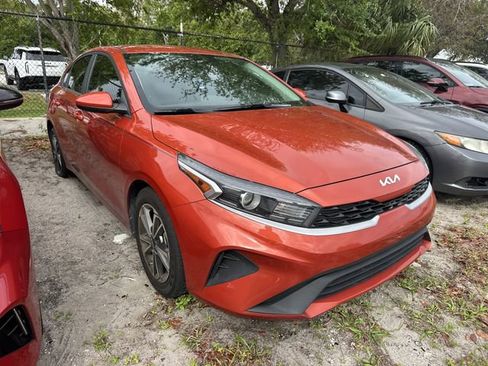 Certified 2022 Kia Forte LXS image 1