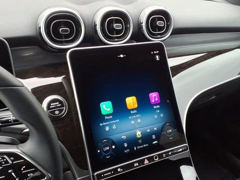 Used 2025 Mercedes-Benz GLC 300 image 5