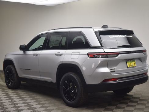New 2026 Jeep Grand Cherokee 4WD image 12