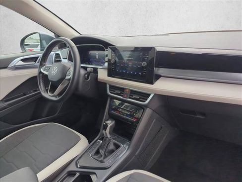 Used 2025 Volkswagen Taos SE FWD image 22