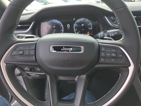 New 2025 Jeep Grand Cherokee L Altitude image 10