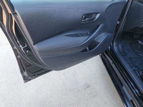 Used 2025 Toyota Corolla LE image 27