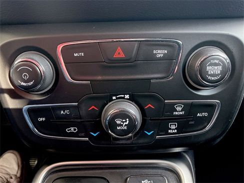 Used 2021 Jeep Compass Latitude image 16