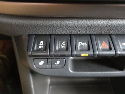 Used 2021 Chevrolet Colorado Z71 w/ Z71 Midnight Edition AWD/4WD image 12