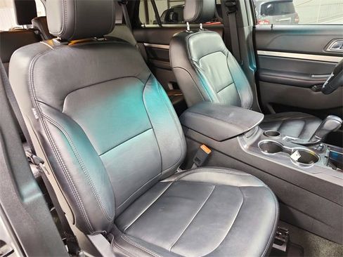 Used 2018 Ford Explorer XLT w/ Equipment Group 202A image 38