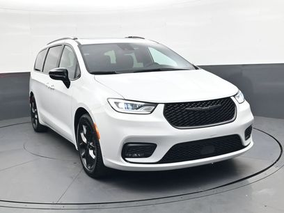Used 2025 Chrysler Pacifica Limited