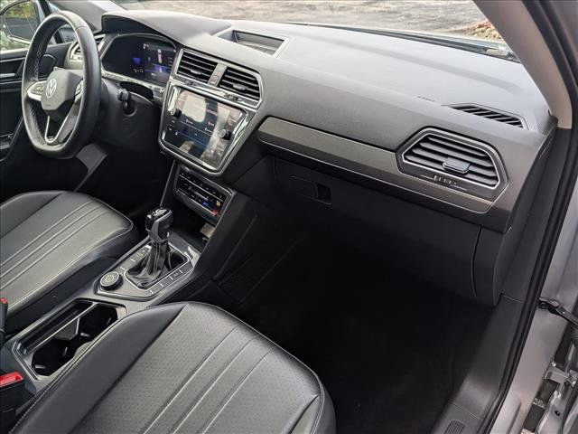 Used 2022 Volkswagen Tiguan SE AWD/4WD image 13