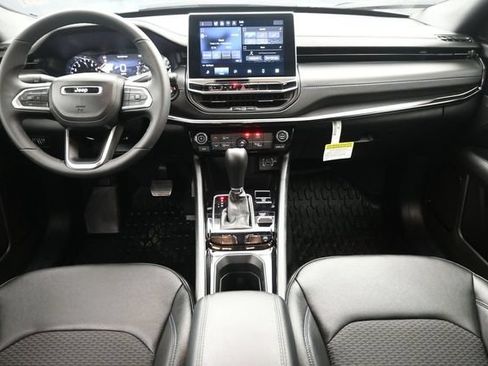 Used 2025 Jeep Compass Latitude w/ Altitude Special Edition AWD/4WD image 19
