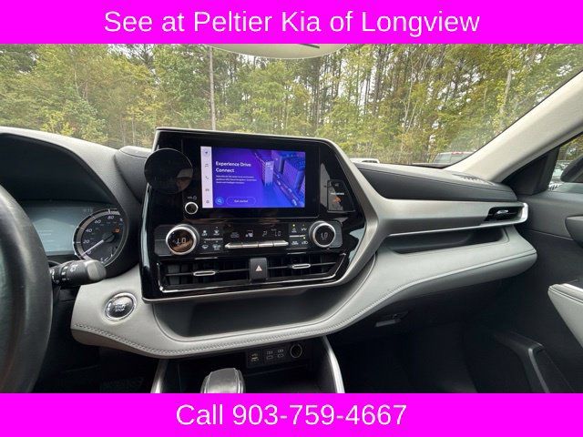 Used 2023 Toyota Highlander LE FWD image 19