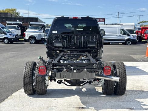 New 2026 Ford F550 4x4 Crew Cab image 4