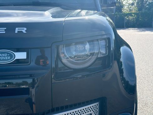 Used 2022 Land Rover Defender 110 XS Edition AWD/4WD image 9