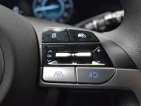 Used 2024 Hyundai Elantra SEL FWD image 22