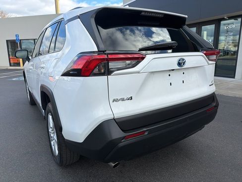 Used 2021 Toyota RAV4 LE image 9