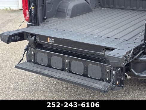 Used 2025 GMC Sierra 1500 AT4 w/ AT4 Premium Package AWD/4WD image 32