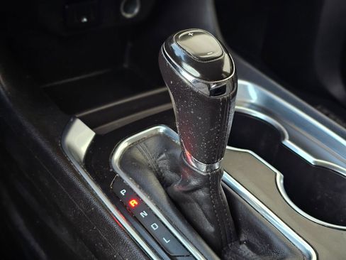 Used 2020 Chevrolet Traverse LT image 13