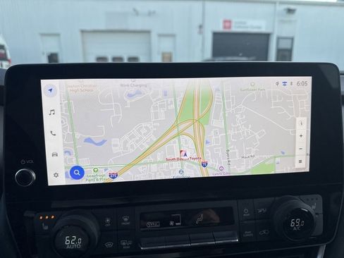 Used 2025 Toyota Grand Highlander AWD image 17