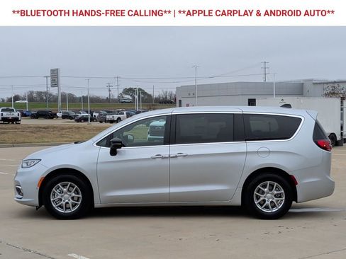 New 2026 Chrysler Pacifica Select image 5