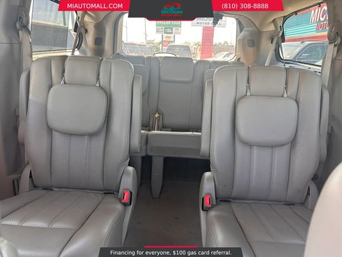 Used 2012 Chrysler Town & Country Touring-L w/ Premium Group FWD image 22